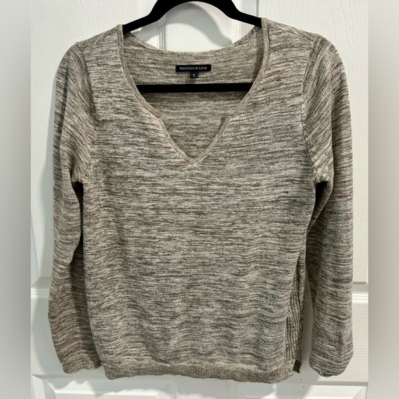 Madison & Lola Sweaters - Madison & Lola Cream, Gold, Grey V-Neck Sweater Ribbed side detailing, split hem